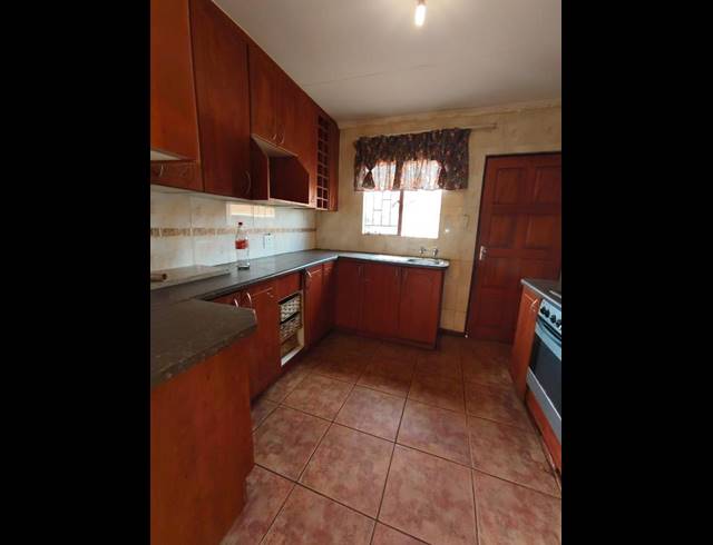 3 BEDROOM HOUSE FOR SALE IN TLHABANE WEST